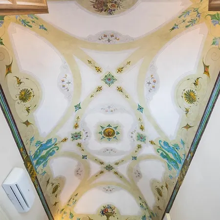 شقة Historic Piazza Teatro